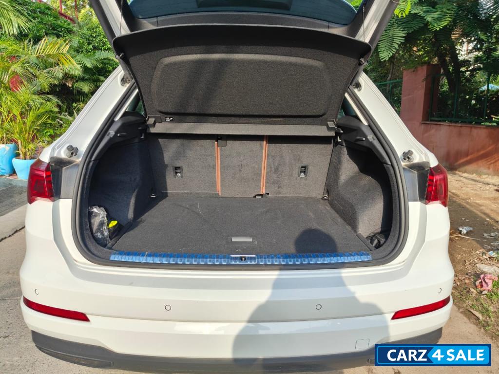 White Audi Q3 2024 Tecnology bold edition White Audi Q3 2024 Tecnology bold edition