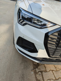 White Audi Q3 2024 Tecnology bold edition