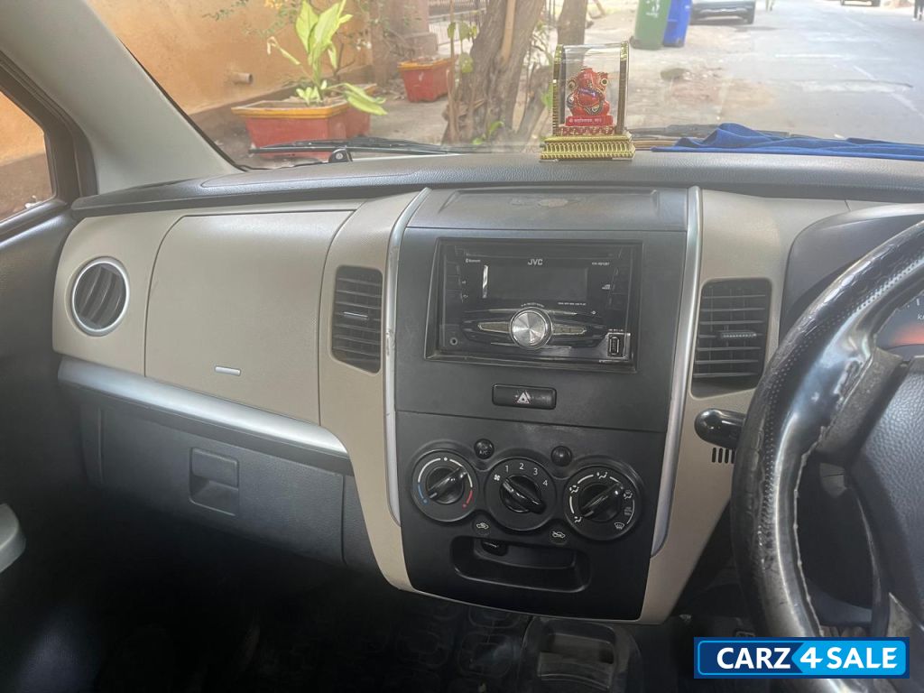 Silky Sliver Maruti Suzuki Wagon R Green LXI