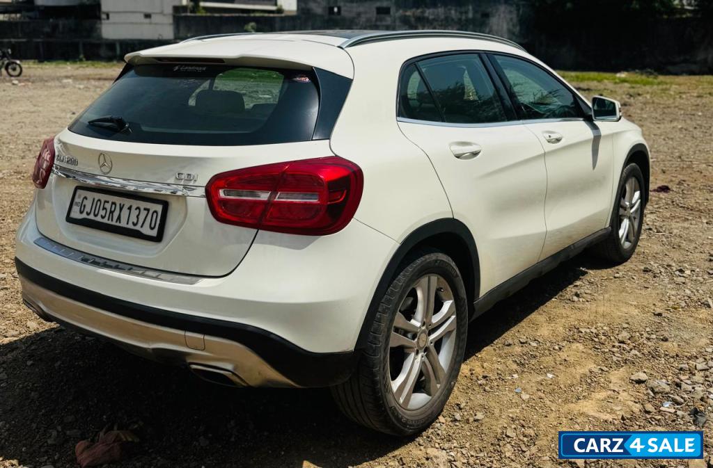 Mercedes-Benz GLA 200