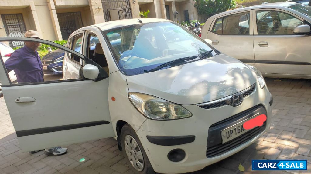White Hyundai i10 Magna 1.2