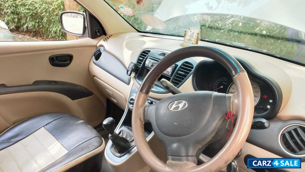 White Hyundai i10 Magna 1.2 White Hyundai i10 Magna 1.2