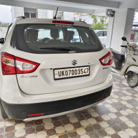White Maruti Suzuki S-Cross Zeta
