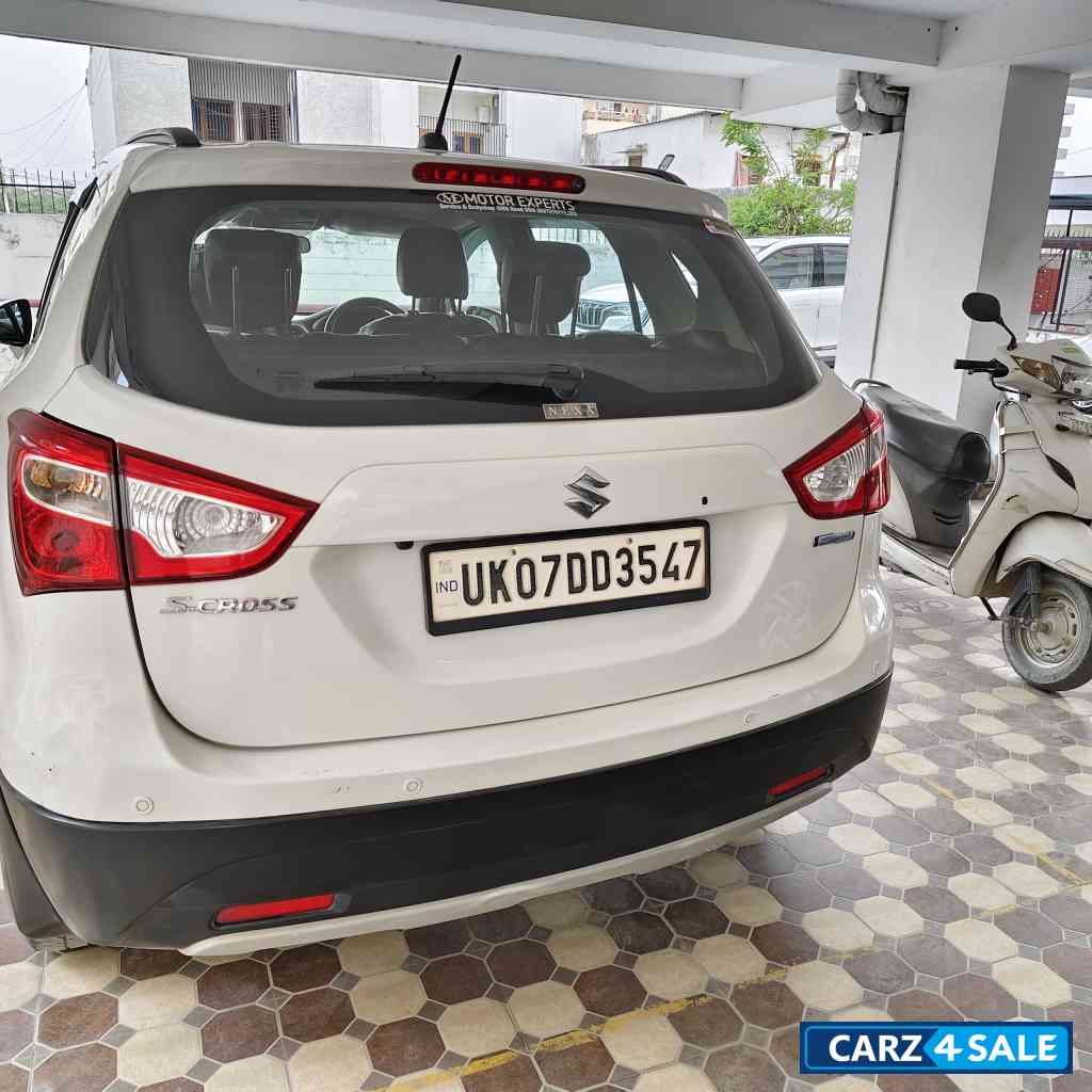 White Maruti Suzuki S-Cross Zeta White Maruti Suzuki S-Cross Zeta