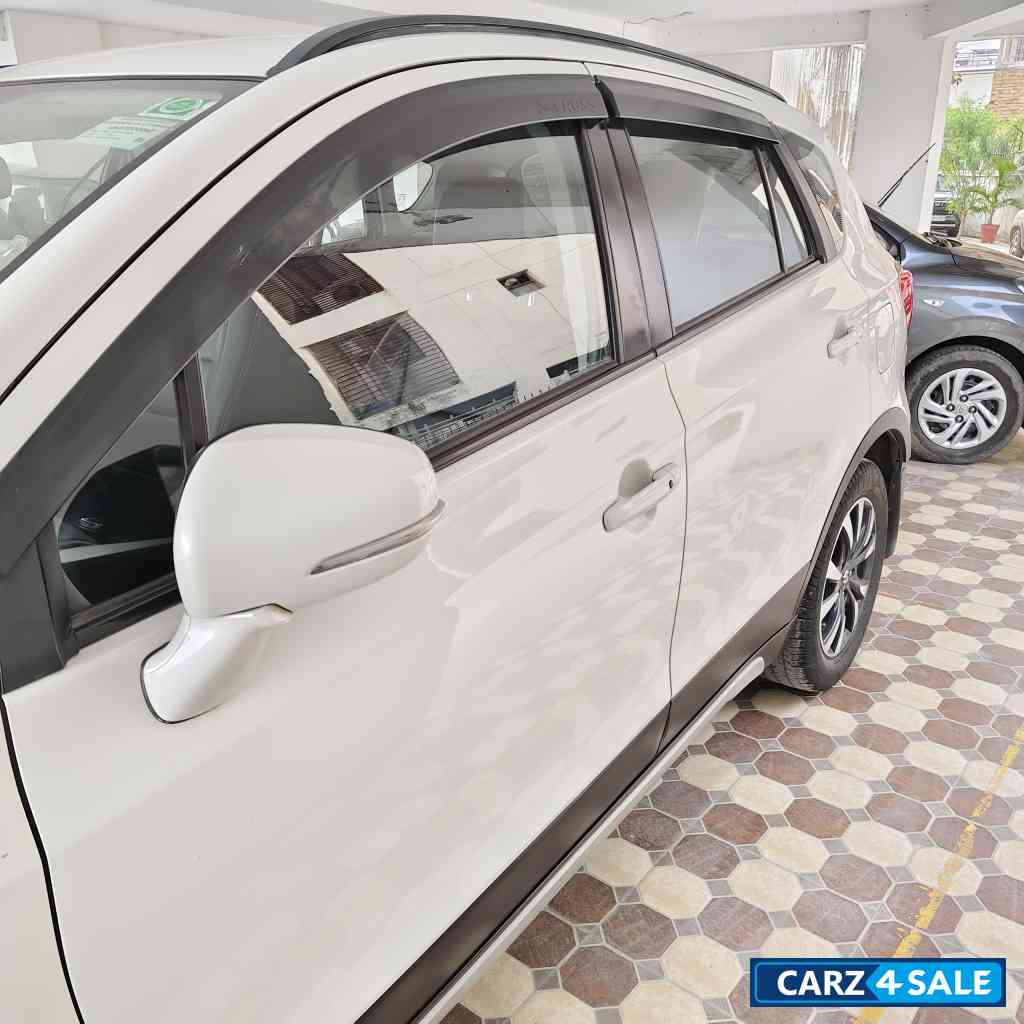 White Maruti Suzuki S-Cross Zeta White Maruti Suzuki S-Cross Zeta