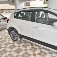 White Maruti Suzuki S-Cross Zeta