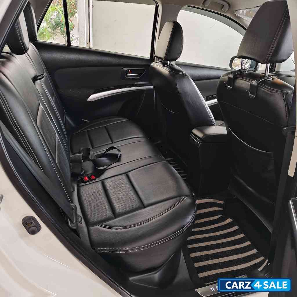 White Maruti Suzuki S-Cross Zeta White Maruti Suzuki S-Cross Zeta