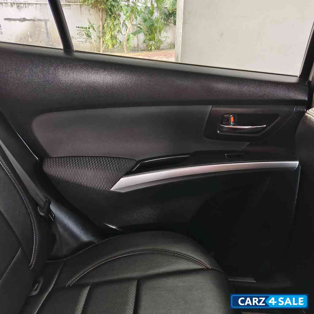 White Maruti Suzuki S-Cross Zeta White Maruti Suzuki S-Cross Zeta