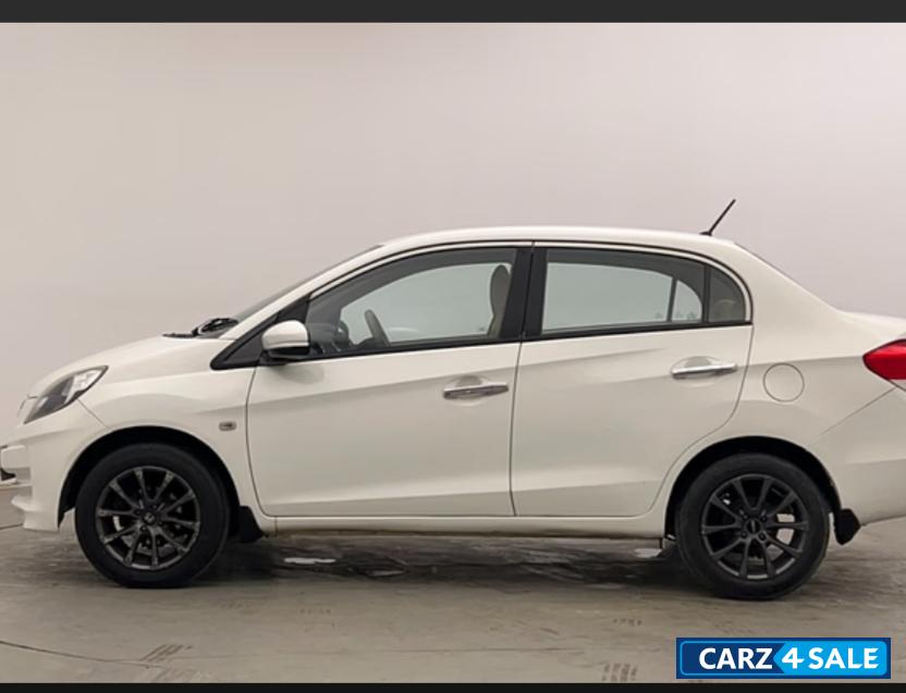 White Honda Amaze 1.5 S
