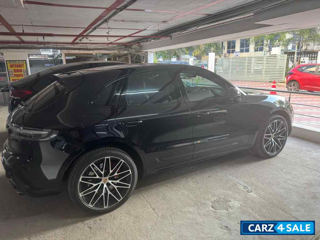 Jet Black Metallic Porsche Macan GTS