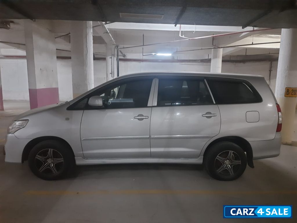 Mattalic Silver Toyota Innova 2.5 GX 8 seater