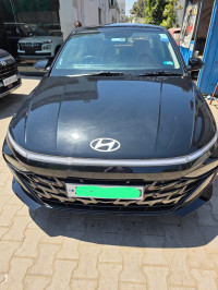 Black Hyundai Verna