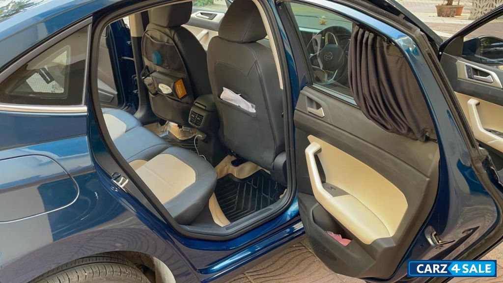 Volkswagen Virtus 1.0 TSI TOPLINE AT Volkswagen Virtus 1.0 TSI TOPLINE AT