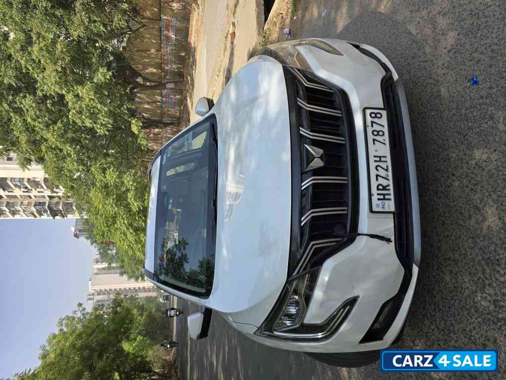 Everest White Mahindra XUV700 AX7 L AT AWD DIESEL