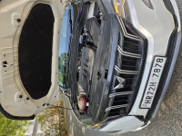 Everest White Mahindra XUV700 AX7 L AT AWD DIESEL