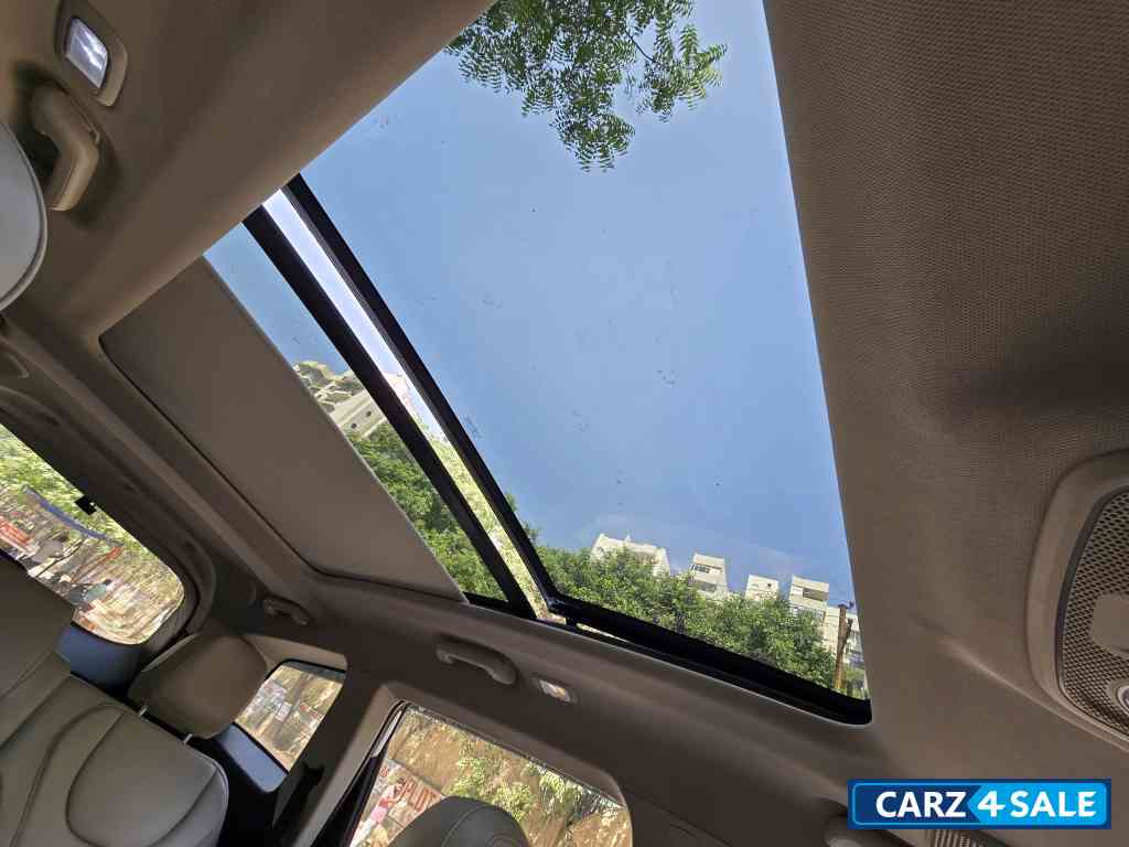 Everest White Mahindra XUV700 AX7 L AT AWD DIESEL