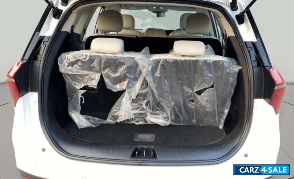 Everest White Mahindra XUV700 AX7 L AT AWD DIESEL