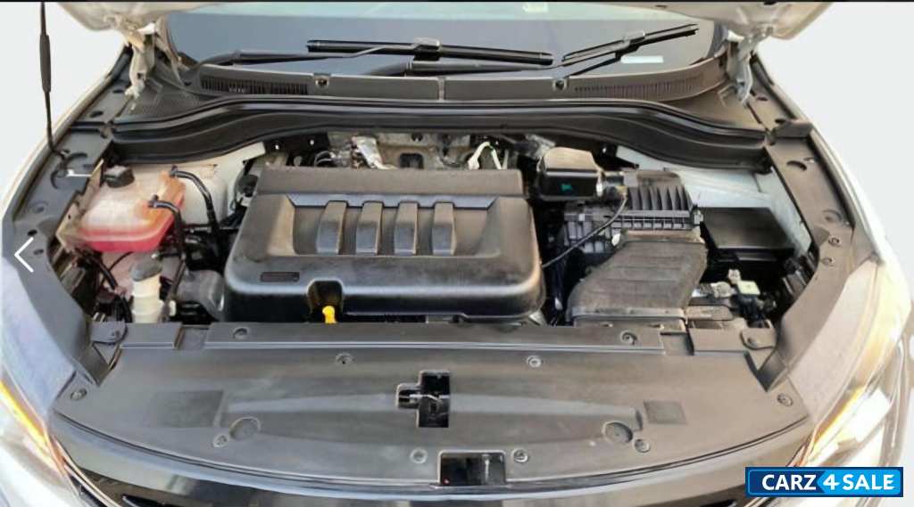 Everest White Mahindra XUV700 AX7 L AT AWD DIESEL