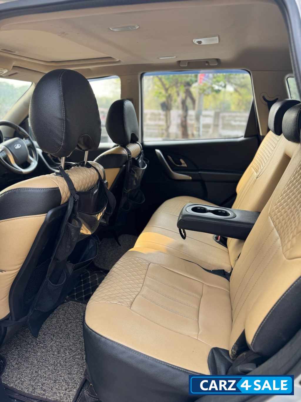 Mahindra XUV 500 W-9 at