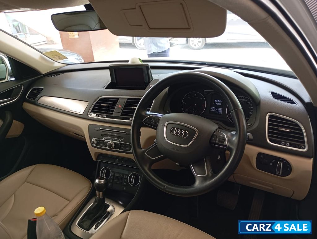 White Audi Q3 35 TDI QUATTRO