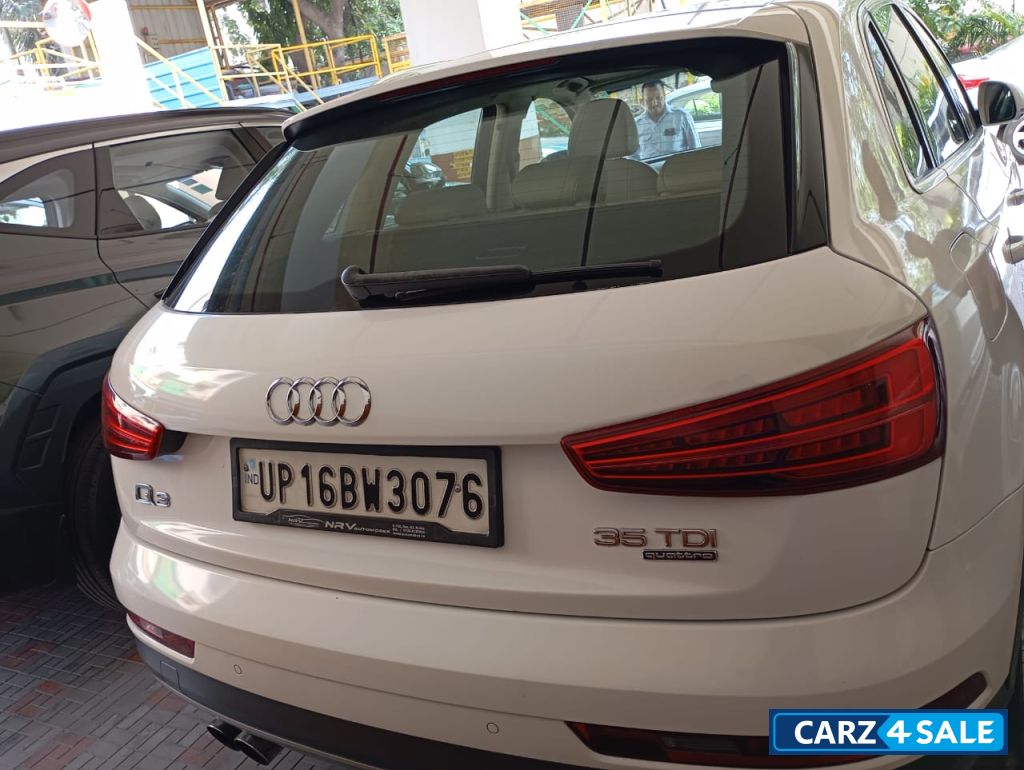 White Audi Q3 35 TDI QUATTRO