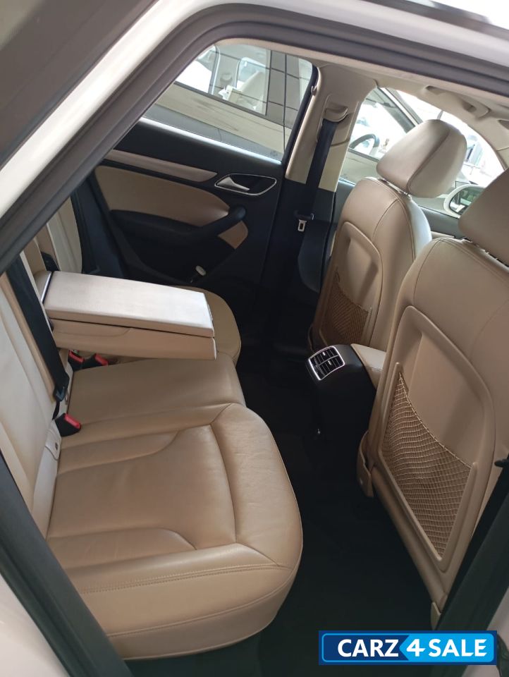 White Audi Q3 35 TDI QUATTRO