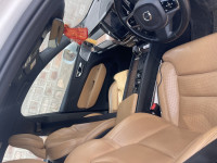 White Volvo XC60 D5 INSCRIPTION