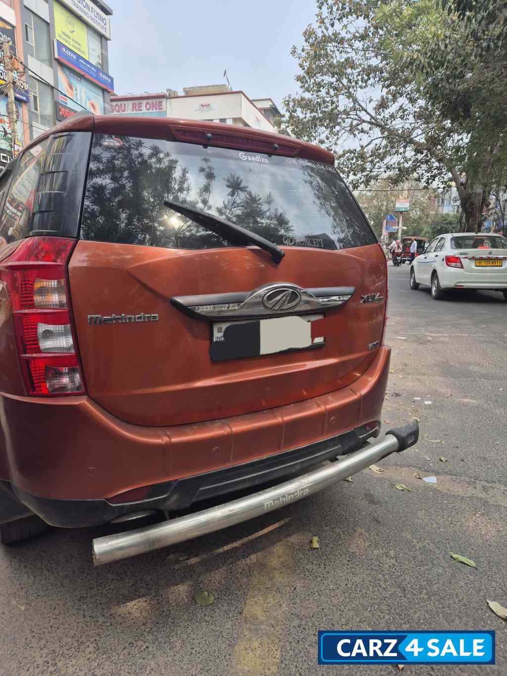 Mahindra XUV 500 W10