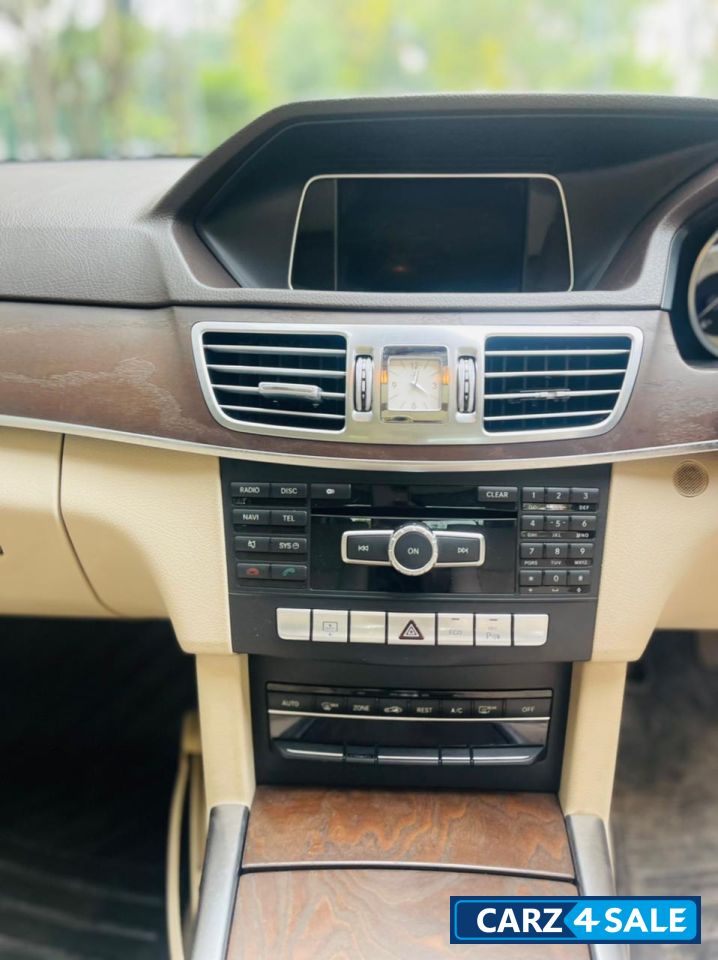 Brown Mercedes-Benz E-Class E250 Avantgarde Brown Mercedes-Benz E-Class E250 Avantgarde