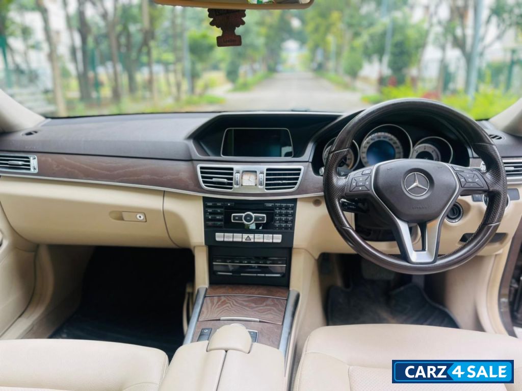 Brown Mercedes-Benz E-Class E250 Avantgarde Brown Mercedes-Benz E-Class E250 Avantgarde