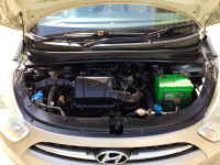 Gold Hyundai i10 Magna