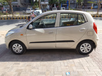 Gold Hyundai i10 Magna