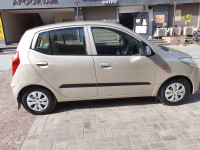 Gold Hyundai i10 Magna