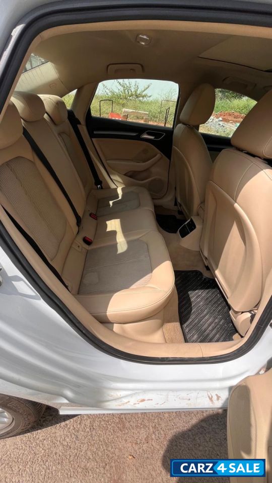 Audi A3 35 TDI Premius Plus + Sunroof