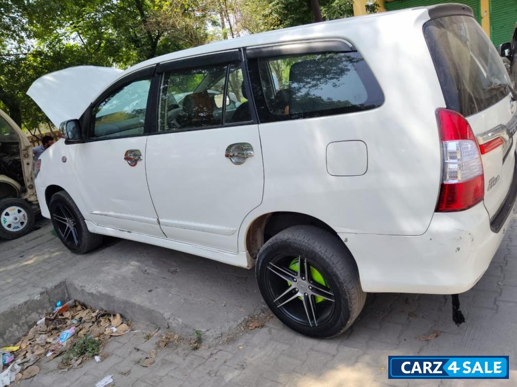 Toyota Innova Gx2.5 8s