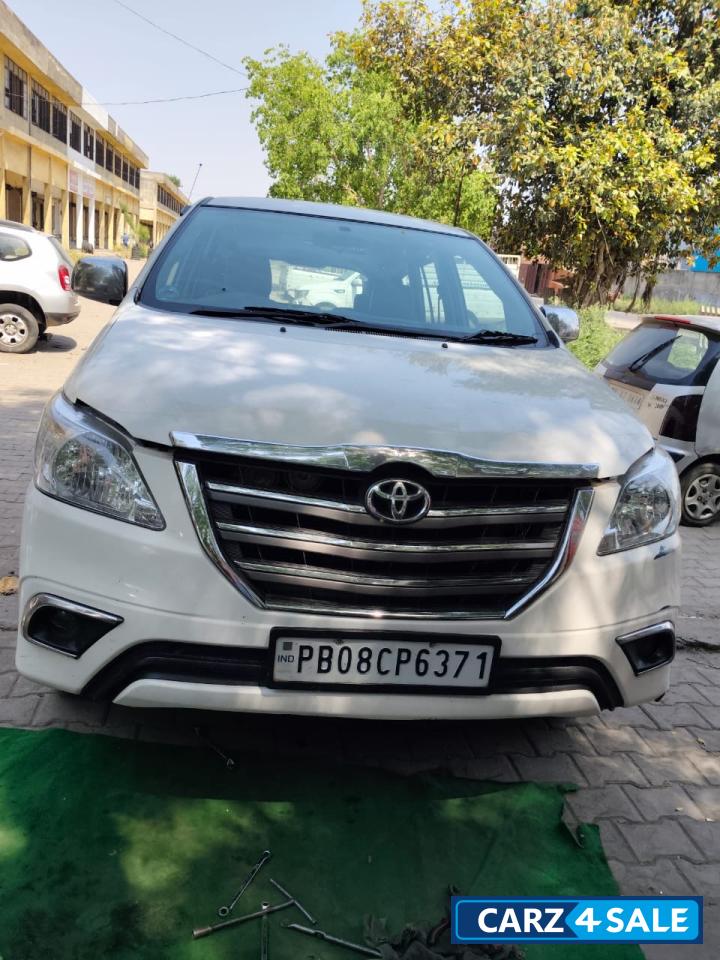 Toyota Innova Gx2.5 8s