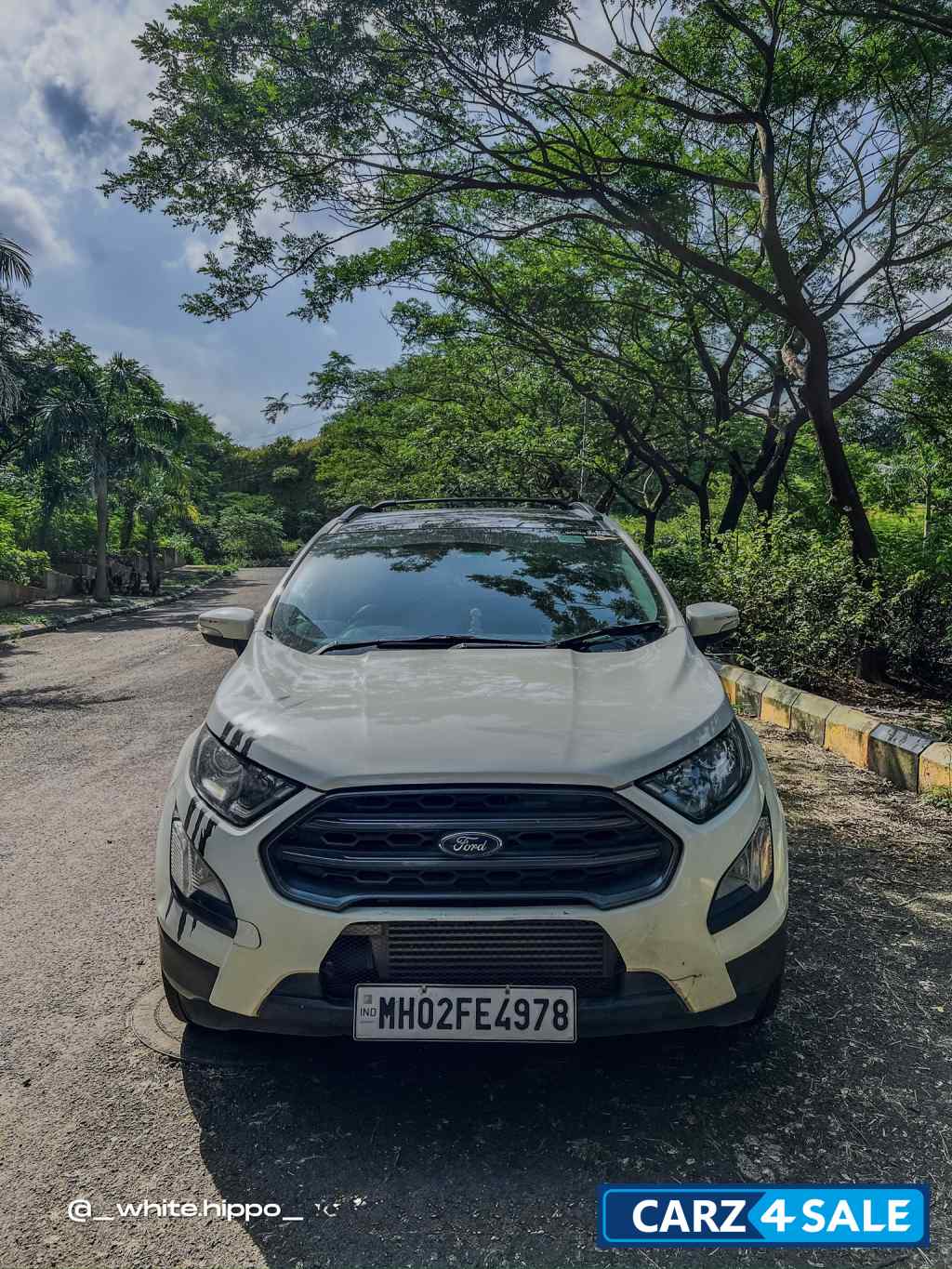 Diamond White With Black Roof Ford Ecosport Titanium S - Stage 2+