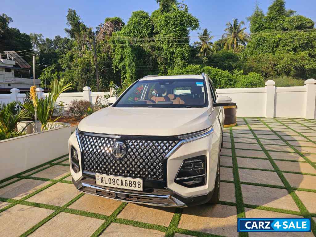 Candy White MG Hector Plus Savvy Pro 1.5 Turbo Petrol CVT 7 STR Candy White MG Hector Plus Savvy Pro 1.5 Turbo Petrol CVT 7 STR