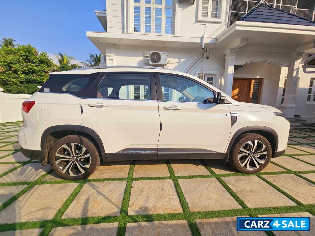 Candy White MG Hector Plus Savvy Pro 1.5 Turbo Petrol CVT 7 STR Candy White MG Hector Plus Savvy Pro 1.5 Turbo Petrol CVT 7 STR