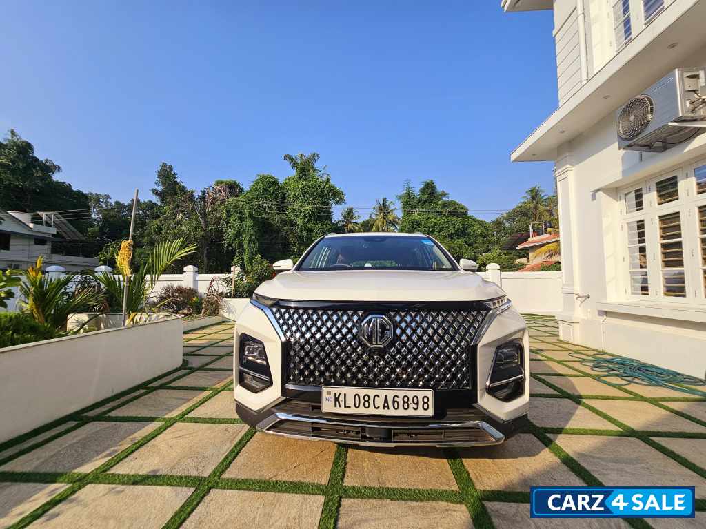 Candy White MG Hector Plus Savvy Pro 1.5 Turbo Petrol CVT 7 STR Candy White MG Hector Plus Savvy Pro 1.5 Turbo Petrol CVT 7 STR