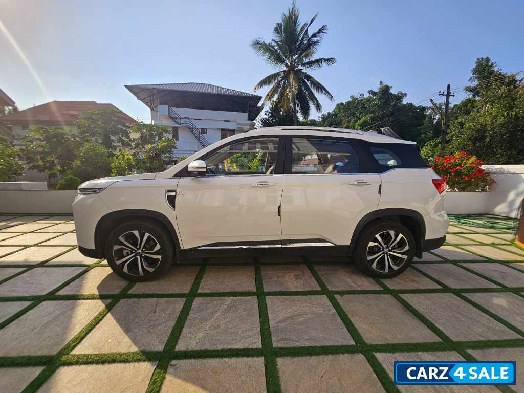 Candy White MG Hector Plus Savvy Pro 1.5 Turbo Petrol CVT 7 STR Candy White MG Hector Plus Savvy Pro 1.5 Turbo Petrol CVT 7 STR