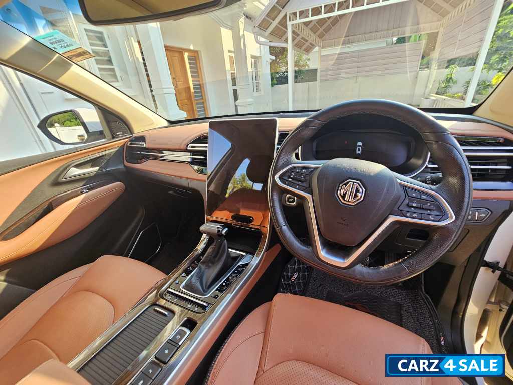 Candy White MG Hector Plus Savvy Pro 1.5 Turbo Petrol CVT 7 STR Candy White MG Hector Plus Savvy Pro 1.5 Turbo Petrol CVT 7 STR