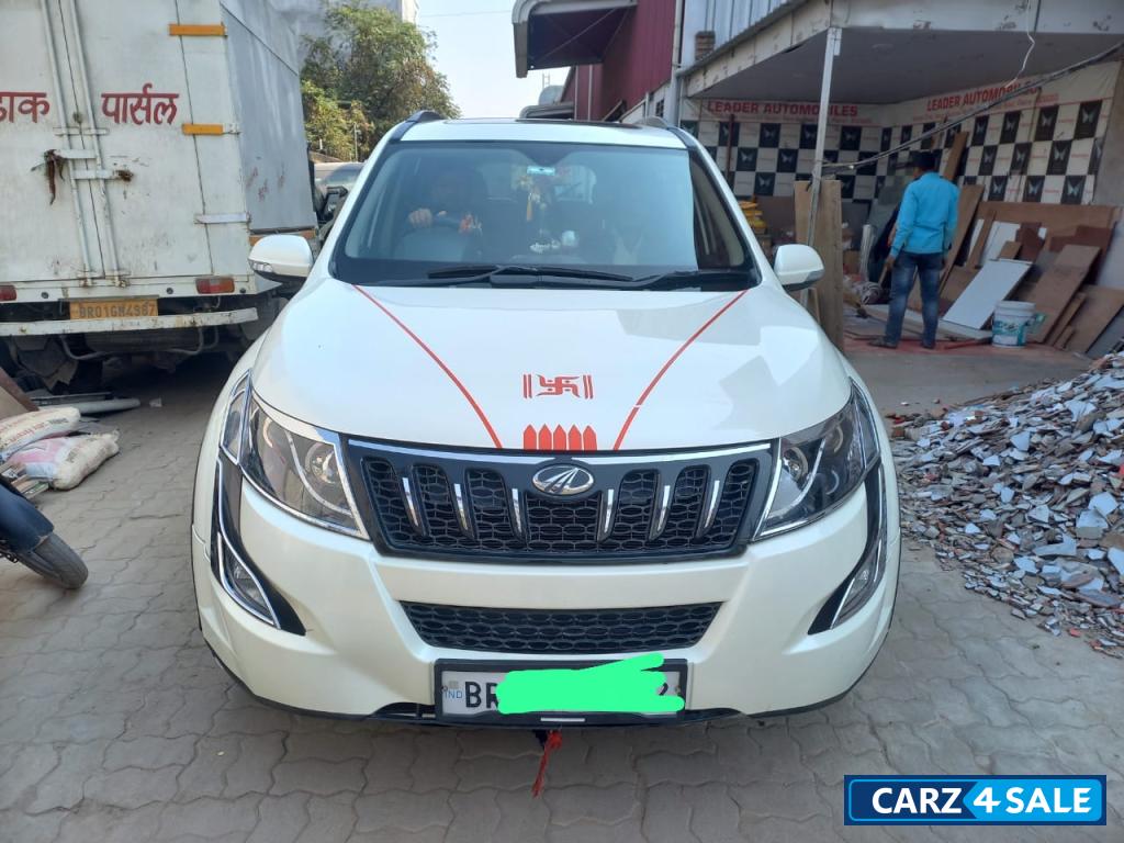 Mahindra XUV 500 W10