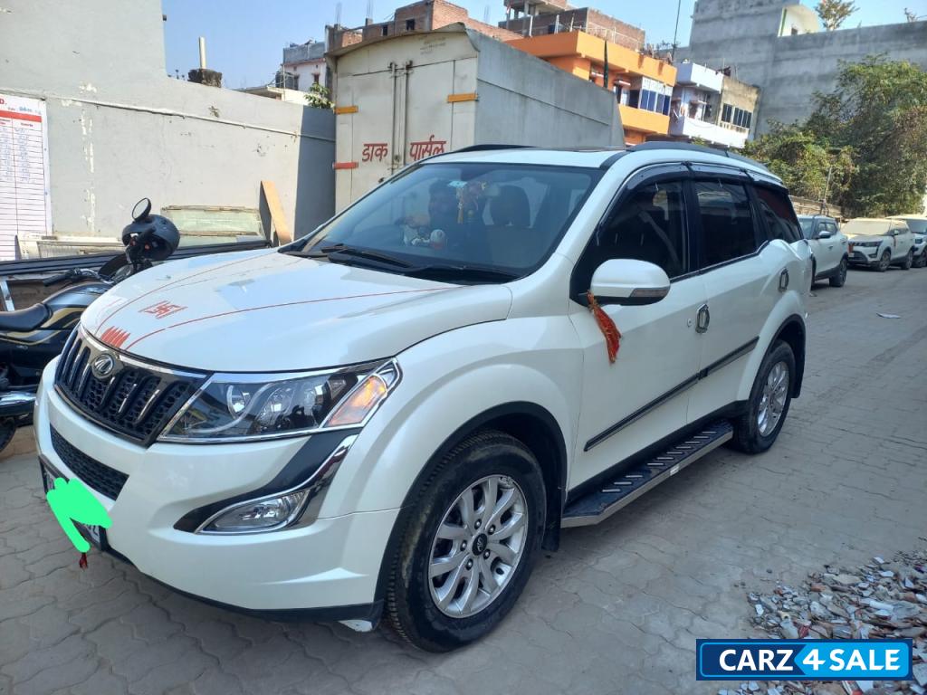 Mahindra XUV 500 W10
