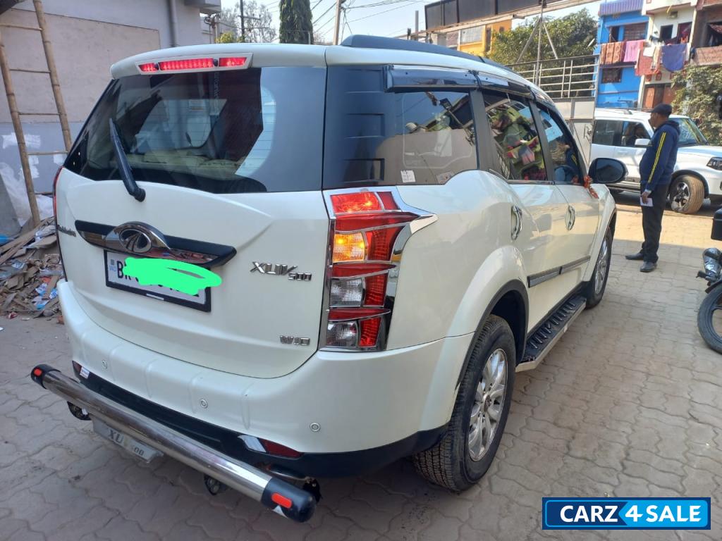 Mahindra XUV 500 W10