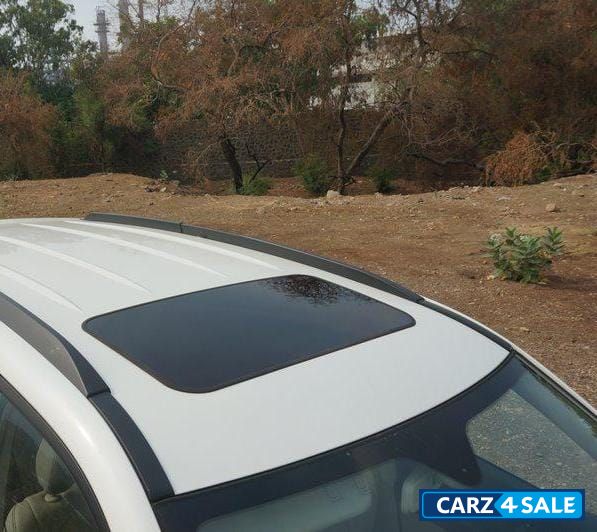 Mahindra XUV 500 W10