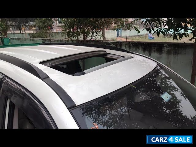 Mahindra XUV 500 W10