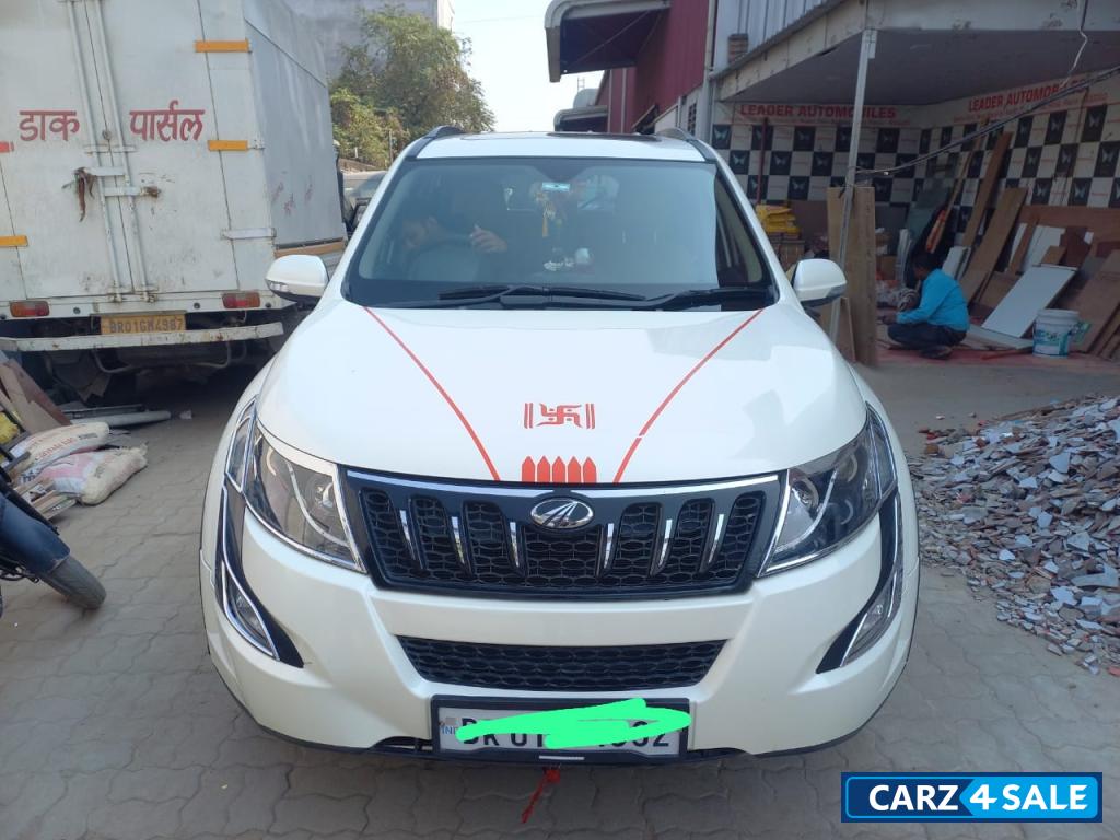 Mahindra XUV 500 W10