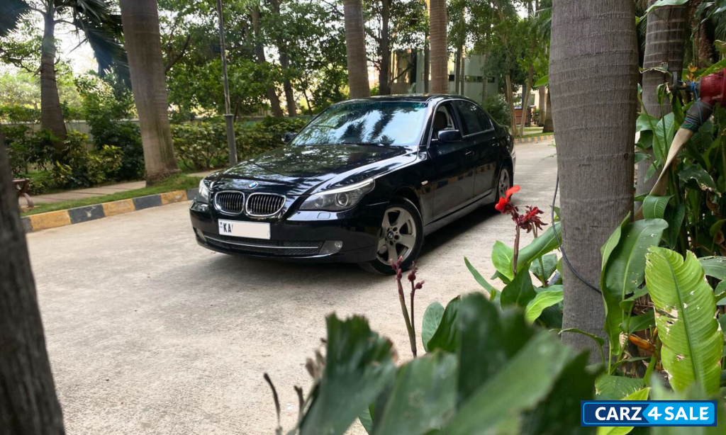 Black BMW 5-Series 520d