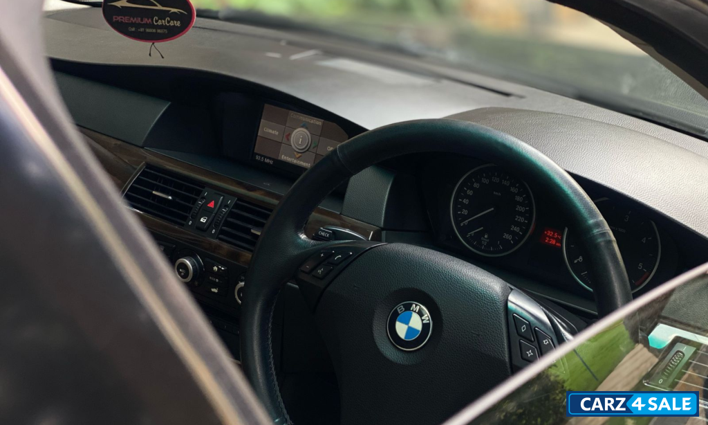 Black BMW 5-Series 520d